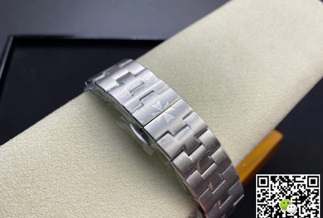 Vacheron Constantin Overseas 4500V 110A-B128 8F Factory 1:1 Best Edition Replica Watch Silver Strap