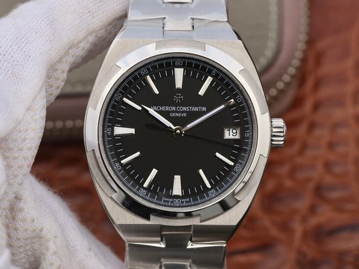 Vacheron Constantin Overseas 4500V 110A-B483 8F Factory 1:1 Best Edition Replica Watch Silver Strap