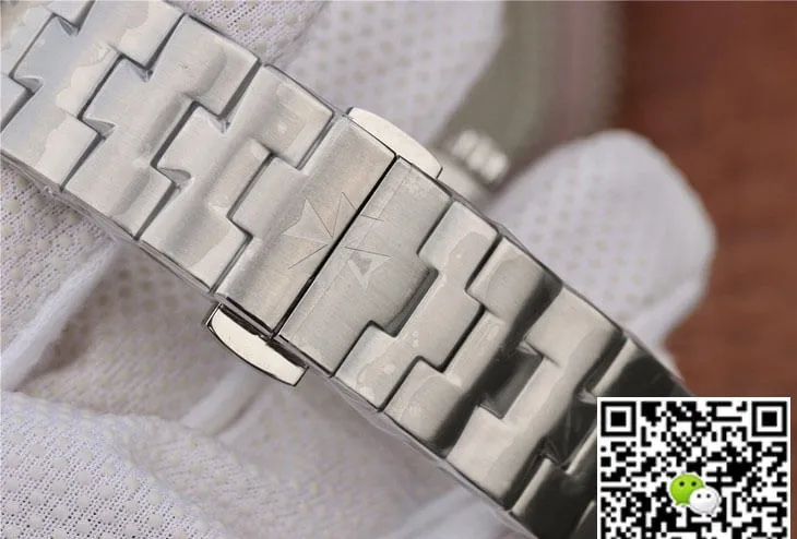 Vacheron Constantin Overseas 4500V 110A-B483 8F Factory 1:1 Best Edition Replica Watch Silver Strap