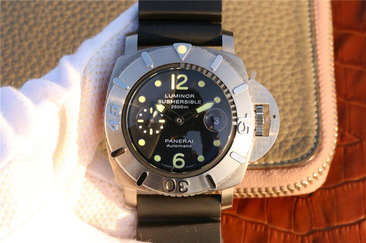 Panerai Submersible PAM 00194 VS Factory 1:1 Best Edition Replica Watch Black Strap