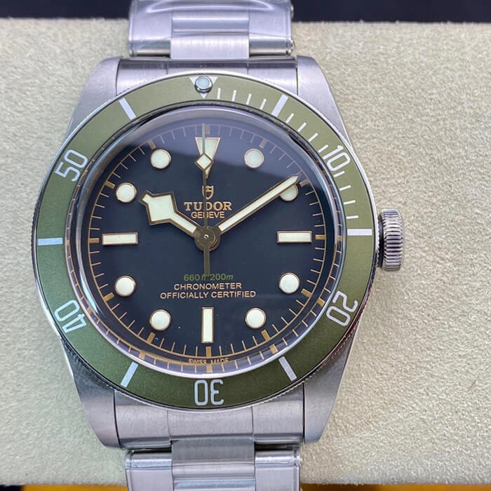 Truetime Guide to Choosing a Watch for Travel and Active Days Online