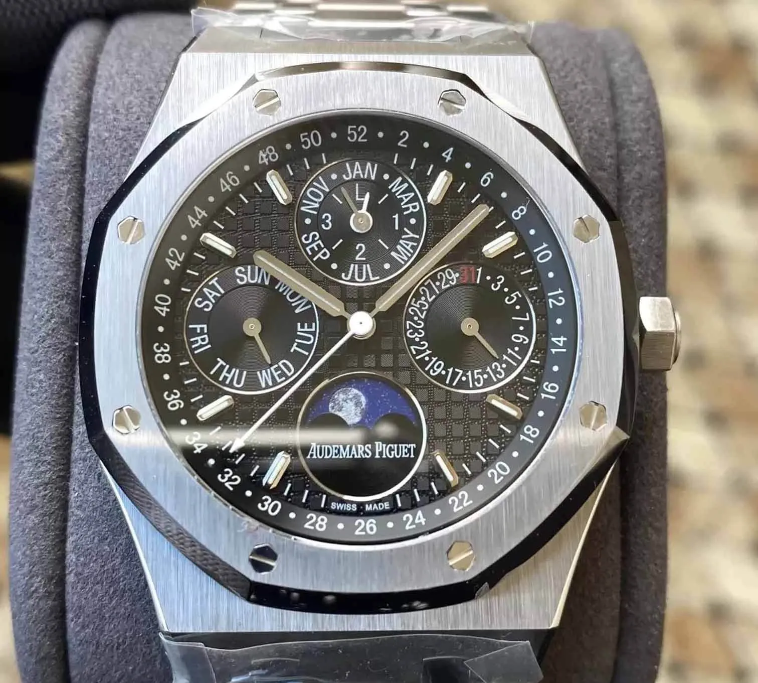 Audemars Piguet Royal Oak 26574 APS Factory 1:1 Best Edition Replica Watch Silver Strap