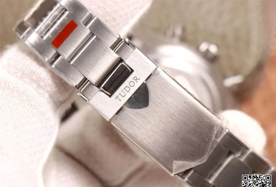 Tudor Heritage Black Bay M79350-0004 TW Factory 1:1 Best Edition Replica Watch Silver Strap