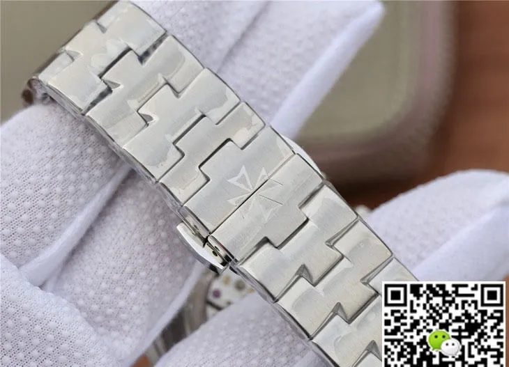 Vacheron Constantin Overseas 5500V 110A-B075 8F Factory 1:1 Best Edition Replica Watch White Dial Strap