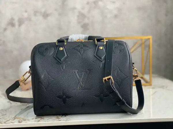 Repladies offers premium fake Louis bags at unbeatable prices. Our products are cheap because we focus on direct sales LOUIS VUITTON SPEEDY BANDOULIÈRE 25