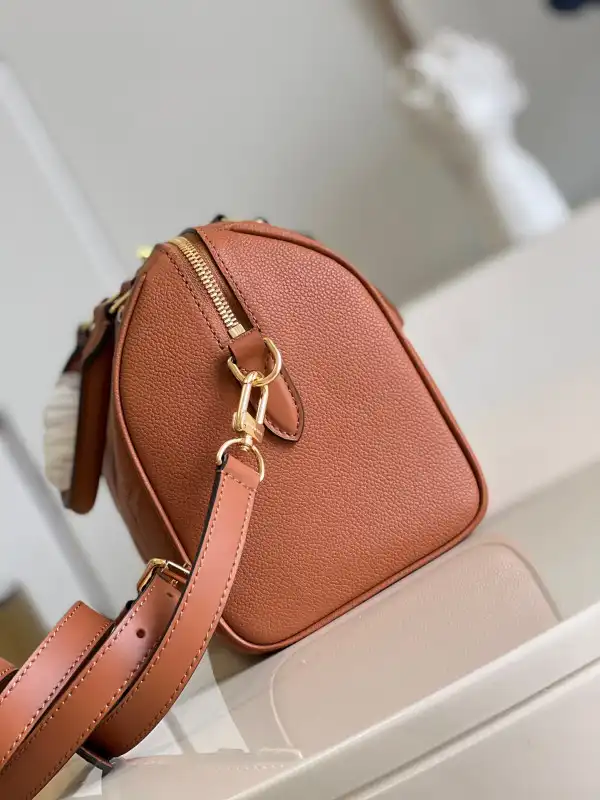 First Bag Ru LOUIS VUITTON SPEEDY BANDOULIÈRE 25