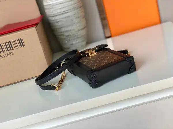 TO LOUIS VUITTON VERTICAL TRUNK POCHETTE