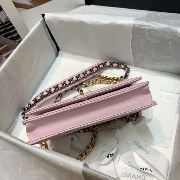 CHANEL19 WALLET ON CHAIN