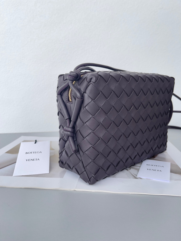 HOT SALE BOTTEGA VENETA Small Loop Camera Bag