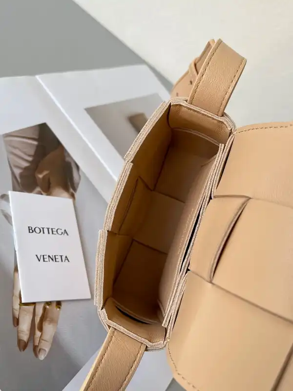 BOTTEGA VENETA Candy mini Cassette-12*8*4cm