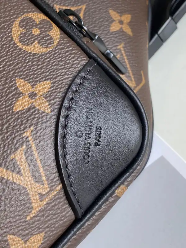 First bag ru LOUIS VUITTON CHRISTOPHER BUMBAG