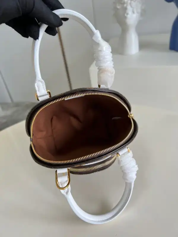 First bag ru LOUIS VUITTON ELLIPSE BB