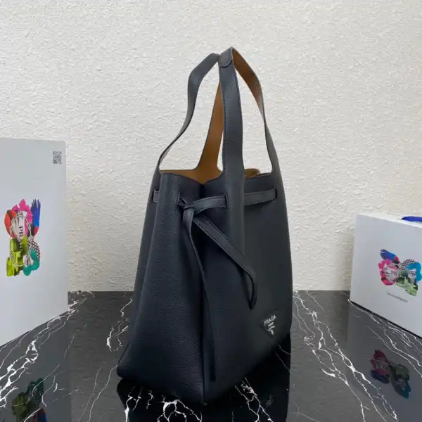 Firstbag Ru PRADA Leather tote