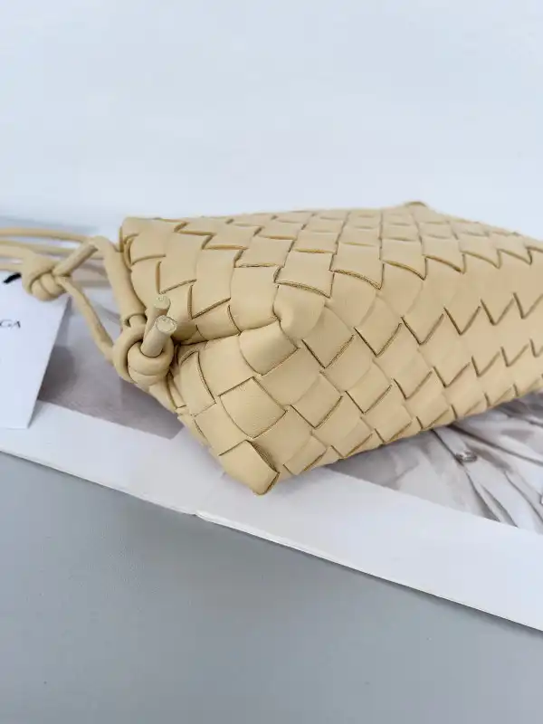 Yupoo bagsoffer BOTTEGA VENETA Mini Loop Camera Bag