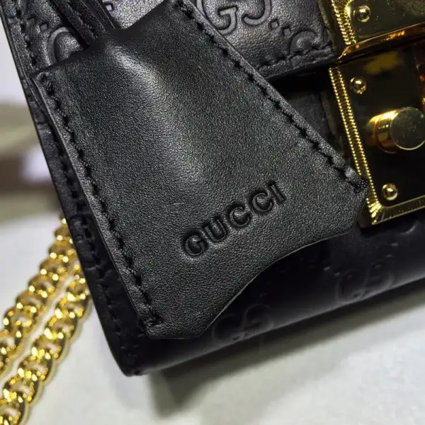 Bagsoffer yupoo GUCCI Padlock small Gucci Signature shoulder bag