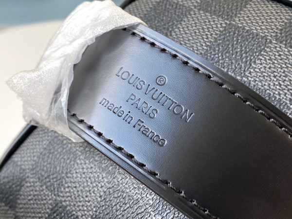 [FREE SHIPPING] LOUIS VUITTON TOILETRY POUCH