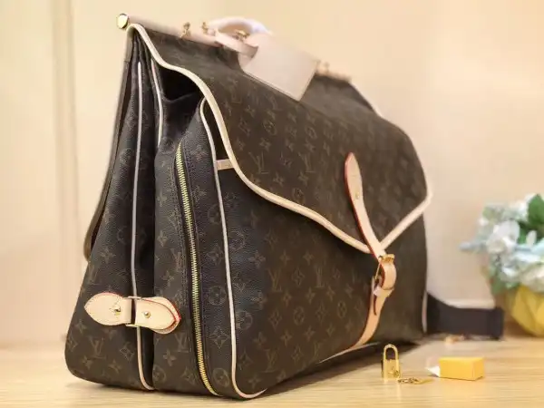 LOUIS VUITTON HUNTING BAG