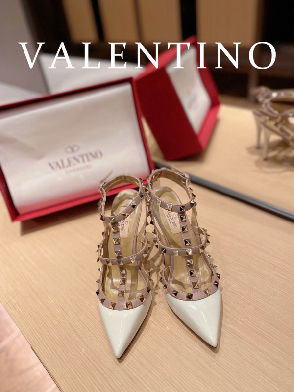 HOT SALE VALENTINO ROCKSTUD SANDAL