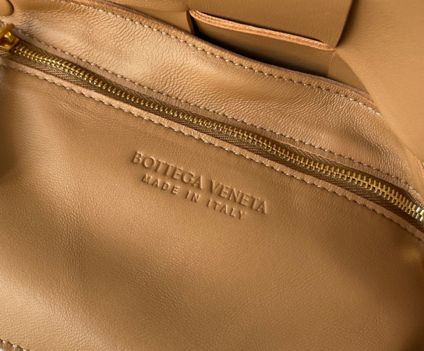 HOT SALE BOTTEGA VENETA CASSETTE