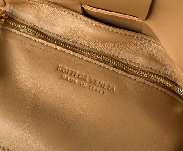 BOTTEGA VENETA CASSETTE