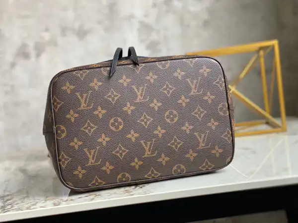 LOUIS VUITTON NÉONOÉ