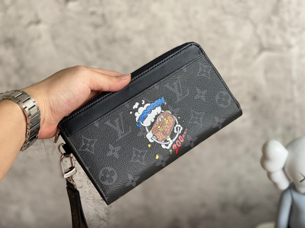 LOUIS VUITTON ZIPPY DRAGONNE