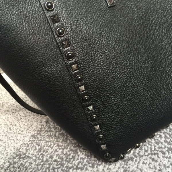 HOT SALE VALENTINO MEDIUM GRAIN CALFSKIN LEATHER ROCKSTUD BAG