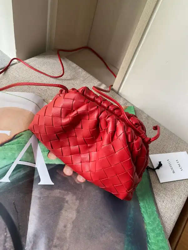 First bag ru BOTTEGA VENETA MINI POUCH