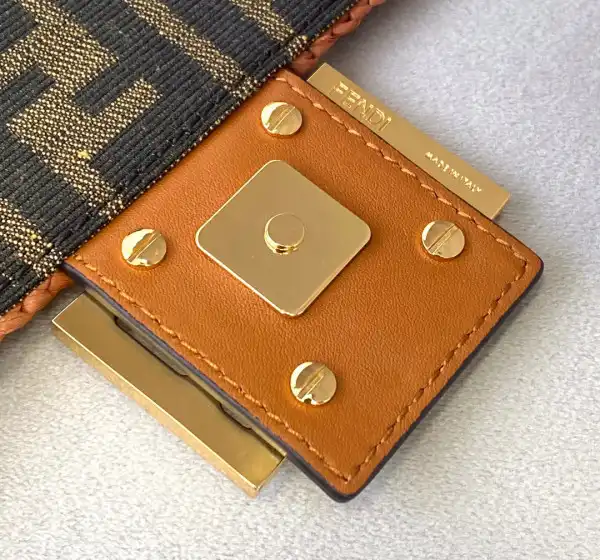 FENDI BAGUETTE