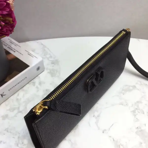 Yupoo bagsoffer VALENTINO GARAVANI VSLING GRAINY CLUTCH