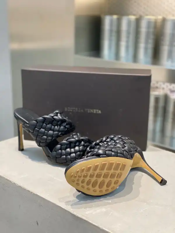 BOTTEGA VENETA Curve