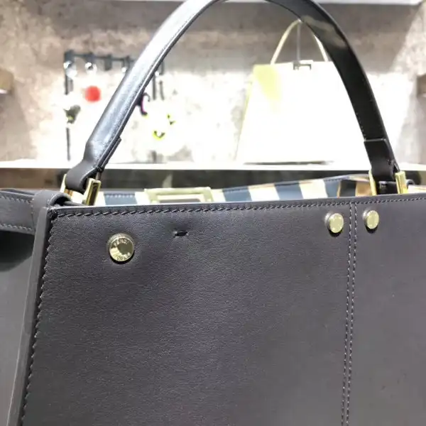 Yupoo bagsoffer FENDI PEEKABOO BAG