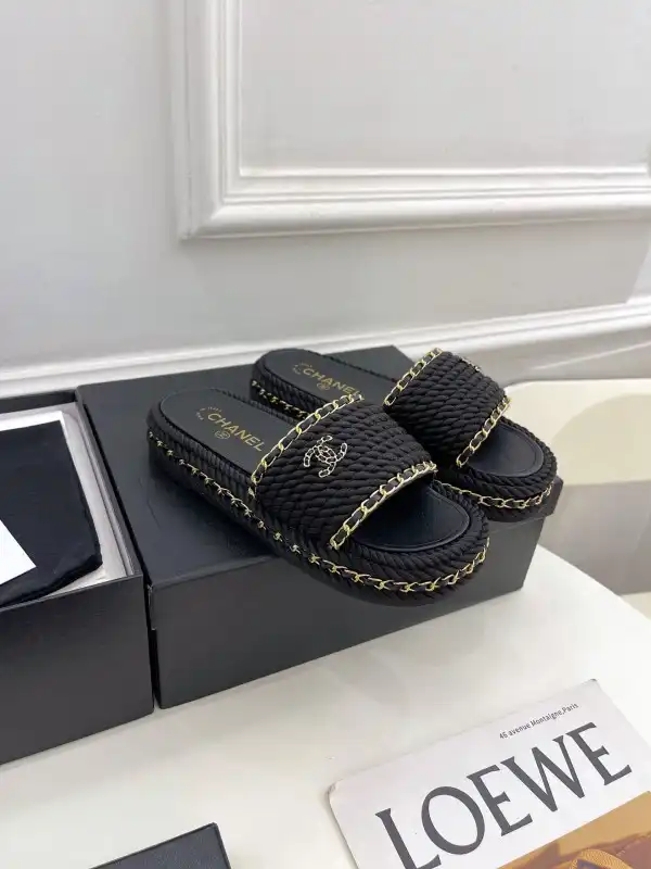 CHANEL MULE