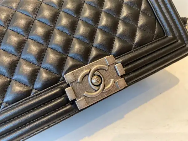 CHANEL BOY BAG 20CM 25CM