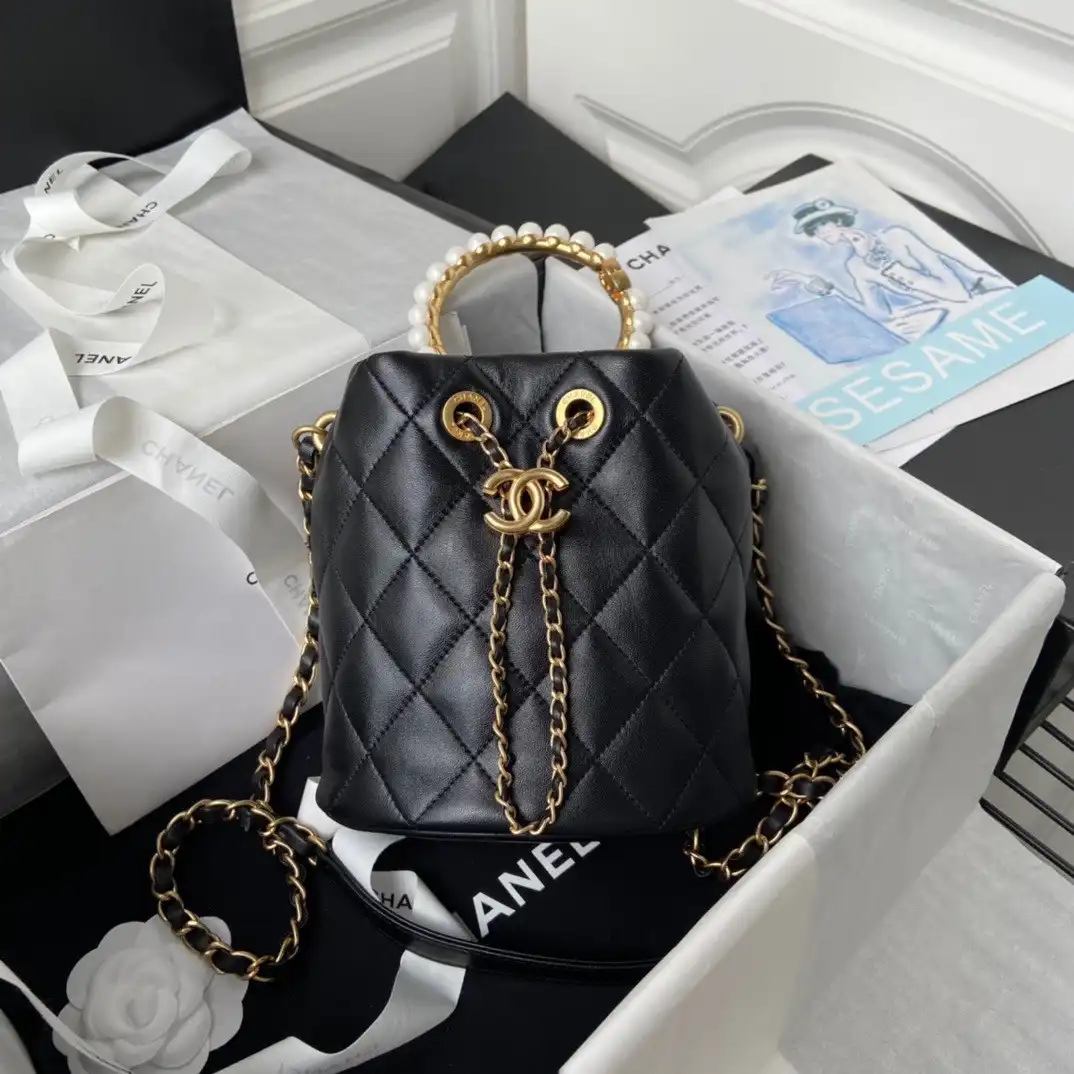 CL BUCKET BAG