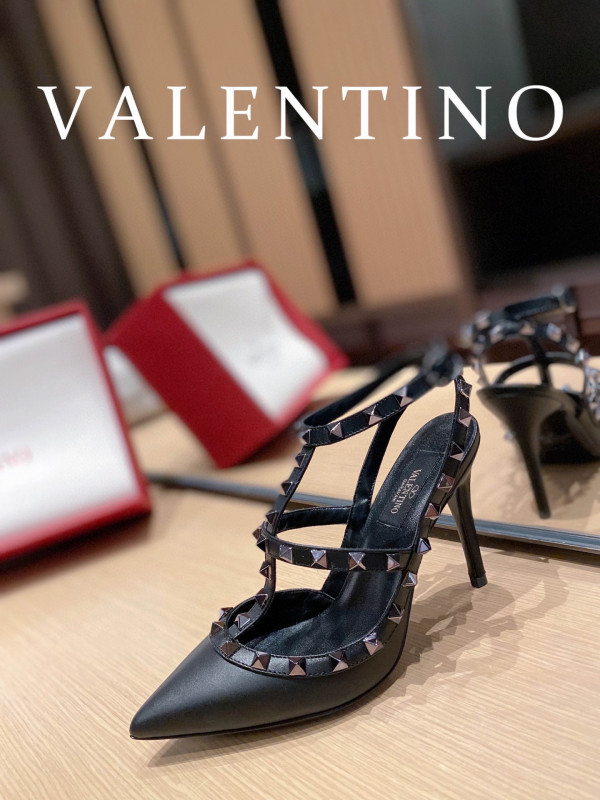 HOT SALE VALENTINO ROCKSTUD SANDAL