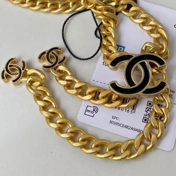 CHANEL CHANELUTCH WITH CHAIN