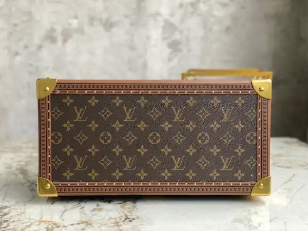 First bag ru LOUIS VUITTON COFFRET ACCESSOIRES