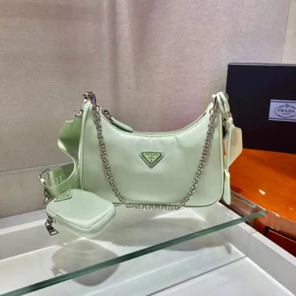 Frstbag ru Prada Re-Edition 2005 nylon shoulder bag