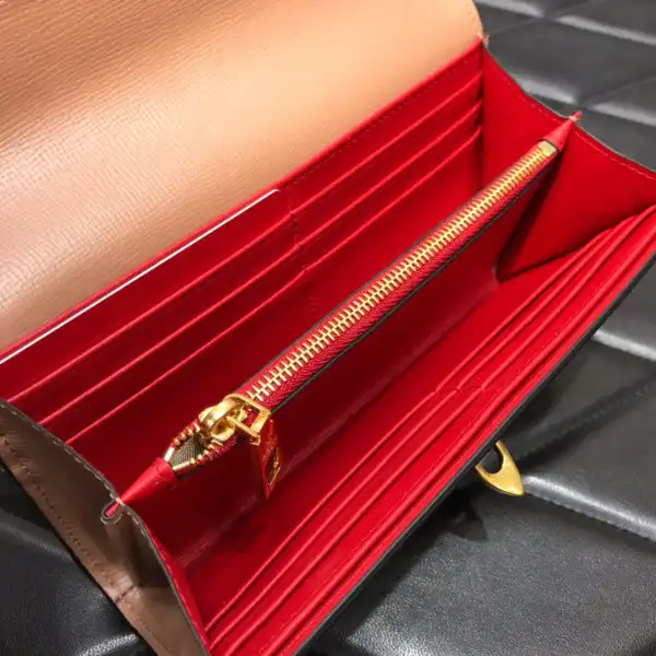 First bag ru VALENTINO ROCKSTUD WALLET