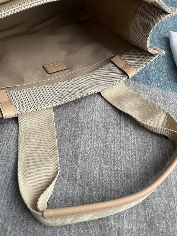 Yupoo bagsoffer CHLOÉ MEDIUM WOODY TOTE BAG