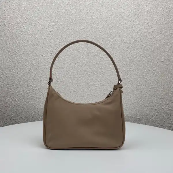 Yupoo bagsoffer Prada Re-Edition 2005 Re-Nylon mini bag