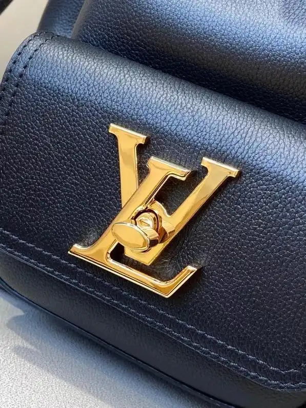 LOUIS VUITTON LOCKME BUCKET