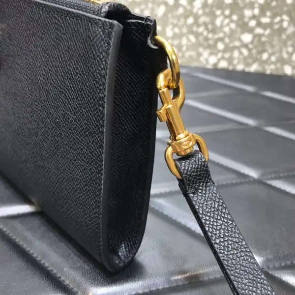 Yupoo bagsoffer VALENTINO VSLING CLUTCH