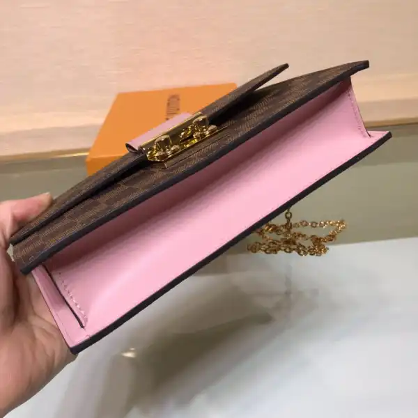 First bag ru LOUIS VUITTON CROISETTE CHAIN WALLET