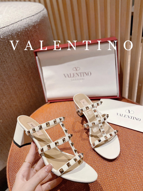 HOT SALE VALENTINO ROCKSTUD CALFSKIN LEATHER SLIDE SANDAL