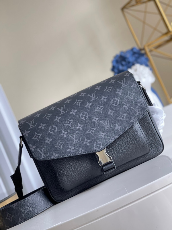 [FREE SHIPPING] LOUIS VUITTON NEW MESSENGER