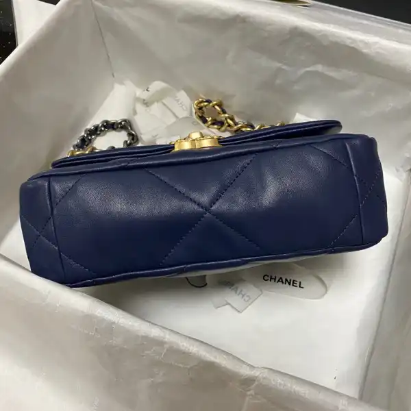 Firstbag Ru CHANEL 19 FLAP BAG