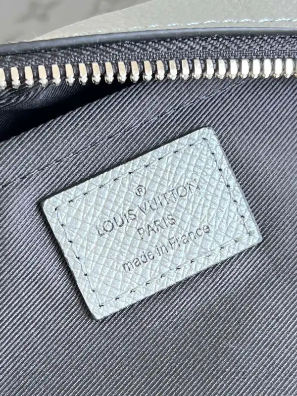 LOUIS VUITTON OUTDOOR MESSENGER