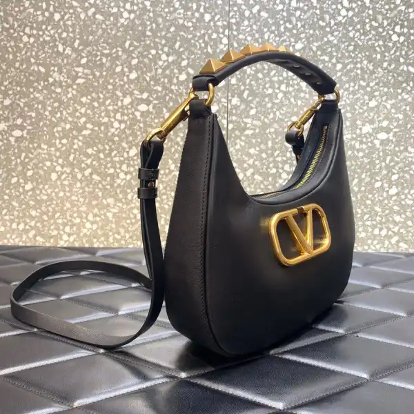 Yupoo bagsoffer VALENTINO STUD SIGN CALFSKIN HOBO BAG